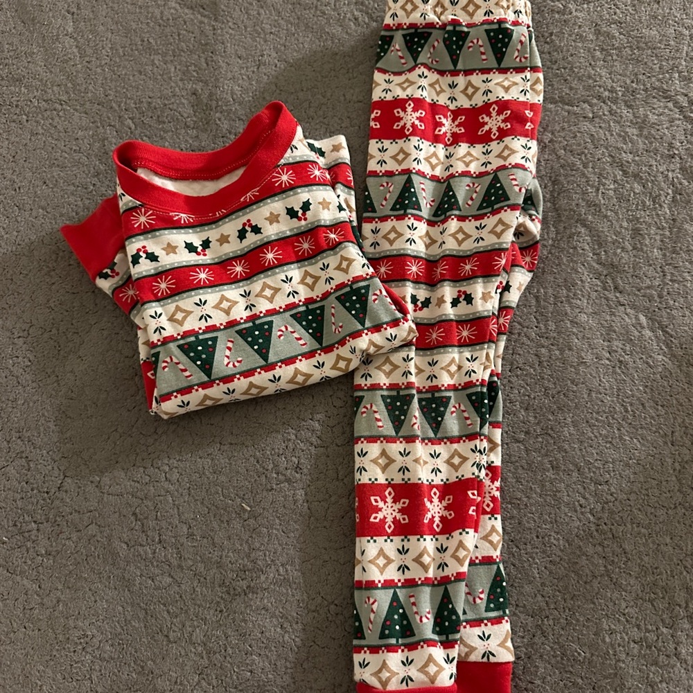 Used Carter’s Xmas PJS - Picture 3 of 3